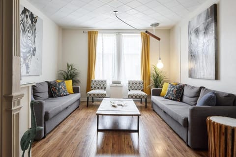 Communal lounge/ TV room, TV and multimedia, Living room, air conditioner, air conditioner