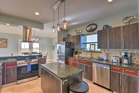 Bay Views! Family-Friendly Galveston Resort House House in Galveston Island