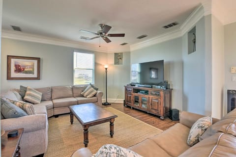 Bay Views! Family-Friendly Galveston Resort House House in Galveston Island