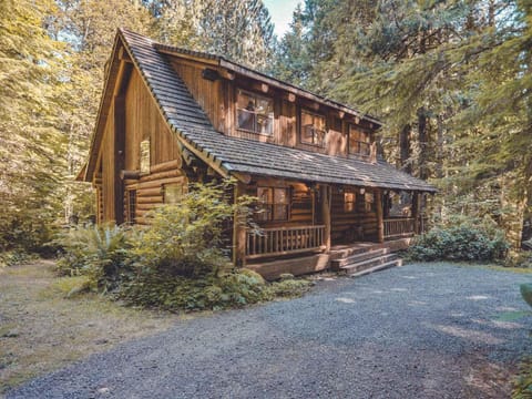 Bear Den Log Cabin - Meredith Lodging Cabin in Welches
