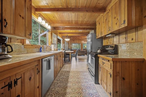 Crystal Creek Chalet - Meredith Lodging House in Welches