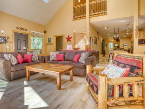 Salmon River Chalet - Meredith Lodging House in Welches