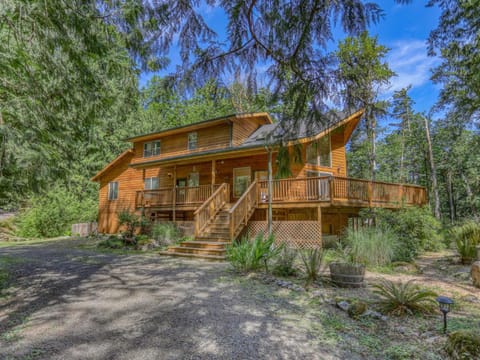 Salmon River Chalet - Meredith Lodging House in Welches