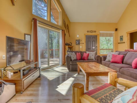 Salmon River Chalet - Meredith Lodging House in Welches