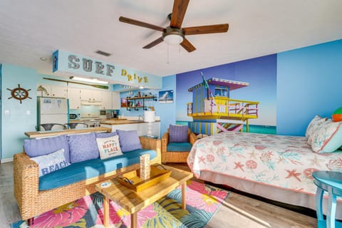 PCB Apt with Balcony and Gulf Views Walk to Beach Apartment in Lower Grand Lagoon