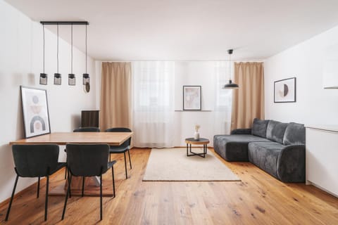 TV and multimedia, Living room, Dining area