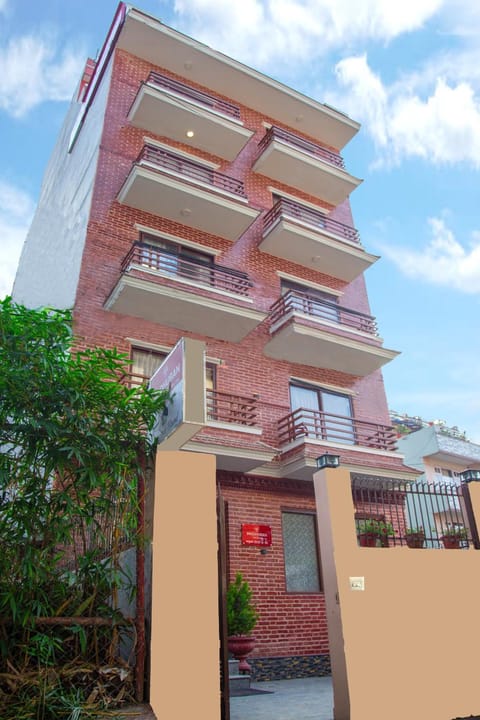 Property building, Facade/entrance, Day, View (from property/room)