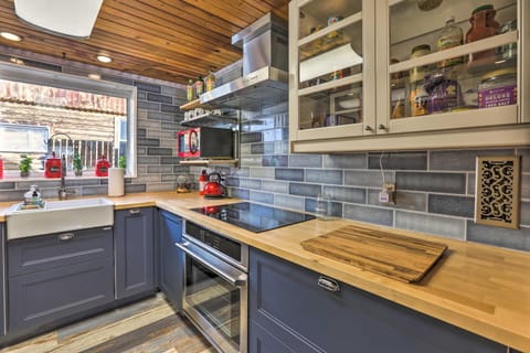 Lake Cabin with King Bed, Foodie Kitchen, and Views Cabin in Colorado