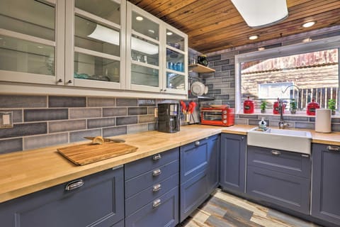 Lake Cabin with King Bed, Foodie Kitchen, and Views Cabin in Colorado