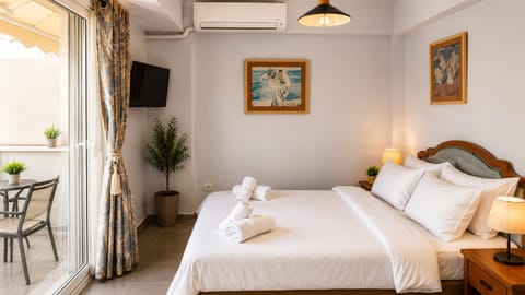 Bed, TV and multimedia, Photo of the whole room, Bedroom, air conditioner