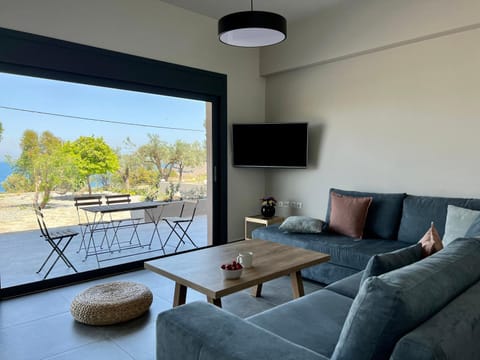 Living room, Garden view, Sea view