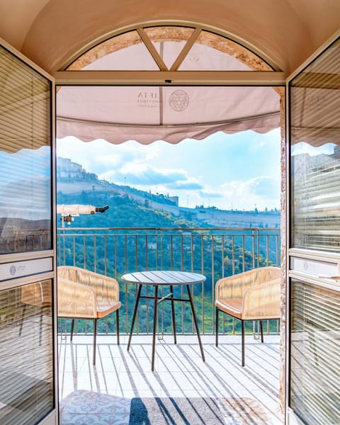 Balcony/Terrace, Mountain view