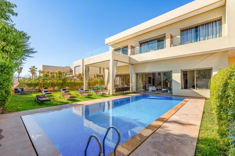 Garden view, Pool view, Swimming pool, sunbed