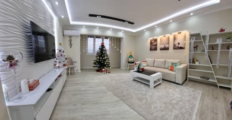 Communal lounge/ TV room, TV and multimedia, Living room, Seating area, Evening entertainment