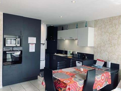 Dining area, kitchen