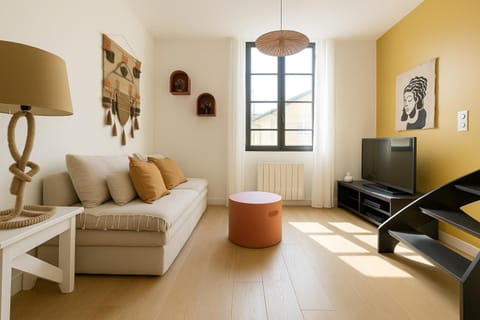 Communal lounge/ TV room, TV and multimedia, Living room