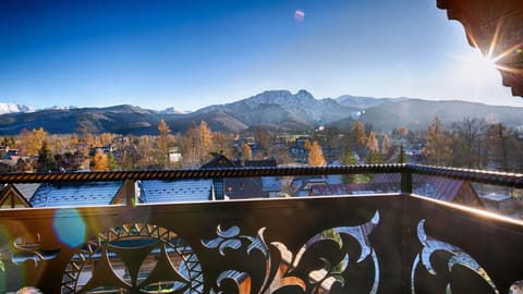 Balcony/Terrace, Mountain view