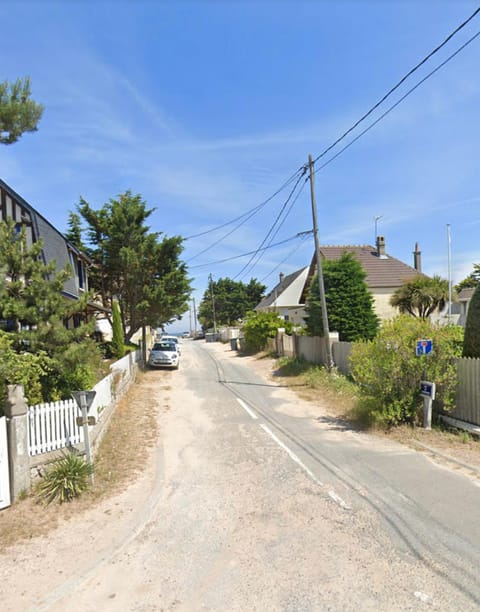 Sea view, Street view