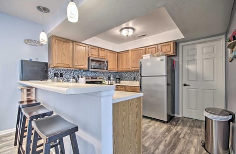 Lake-View Patio, Pool Access! Regatta Bay Condo Apartment in Village Four Seasons