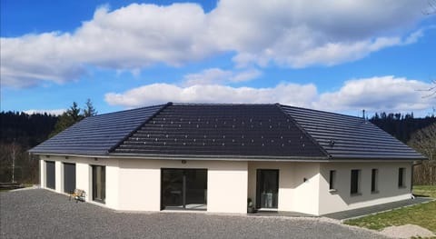 Villa, Gérardmer, Sauna, Spa Jacuzzi, Baby foot, Terrasse, 8 personnes, 4 chambres, 2 salles de bain Villa in Gérardmer