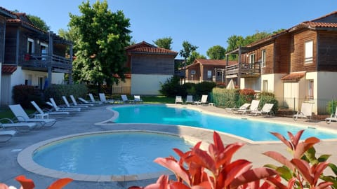 Property building, Summer, Swimming pool, Seasons