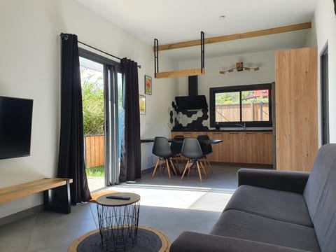 Kitchen or kitchenette, Living room, Dining area