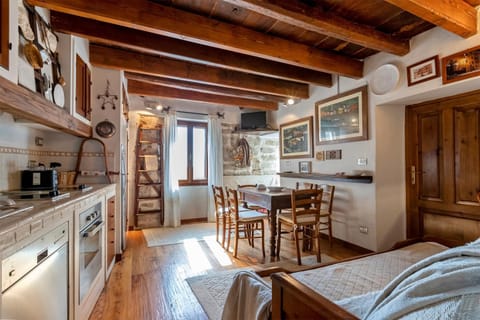 Summer, TV and multimedia, Kitchen or kitchenette, Living room, Photo of the whole room, Seating area, Dining area, Bedroom, Landmark view, Sea view, Street view, Family, internet, internet, minibar, pet friendly, stove, kitchen