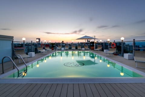 Restaurant/places to eat, Swimming pool