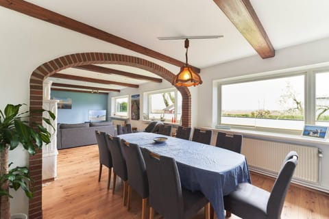 Seating area, Dining area