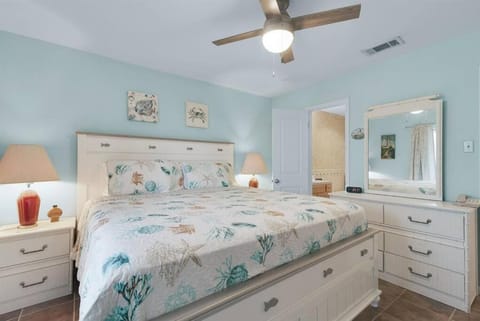 Beach Walk 18 - Newly updated, Just across the street from the Beach! Apartment in Gulf Shores