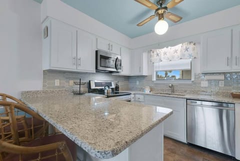 Beach Walk 18 - Newly updated, Just across the street from the Beach! Apartment in Gulf Shores