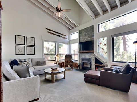 Summer Fun - SLOPESIDE 4BR 3BA with 3 Spas, Pool and Sauna - Perfect for Family and Friend Getaways All Year Round 1849 Condos 693 condo Apartment in Mammoth Lakes