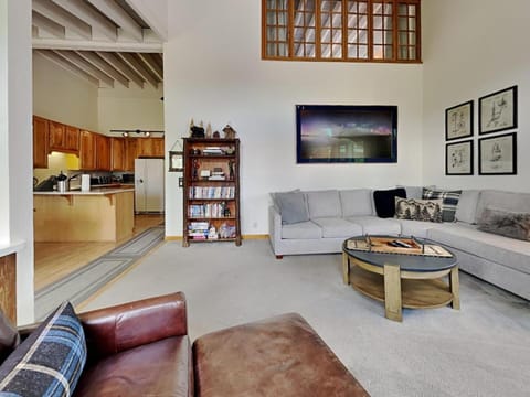 Summer Fun - SLOPESIDE 4BR 3BA with 3 Spas, Pool and Sauna - Perfect for Family and Friend Getaways All Year Round 1849 Condos 693 condo Apartment in Mammoth Lakes