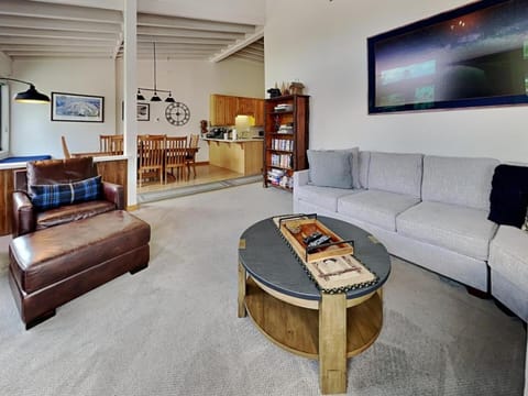 Summer Fun - SLOPESIDE 4BR 3BA with 3 Spas, Pool and Sauna - Perfect for Family and Friend Getaways All Year Round 1849 Condos 693 condo Apartment in Mammoth Lakes