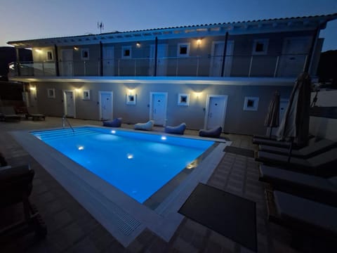 Night, Pool view, Swimming pool, sunbed