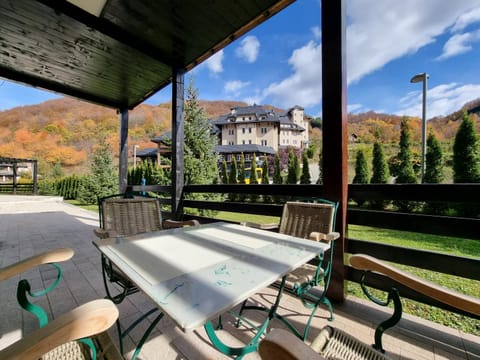 Restaurant/places to eat, Balcony/Terrace