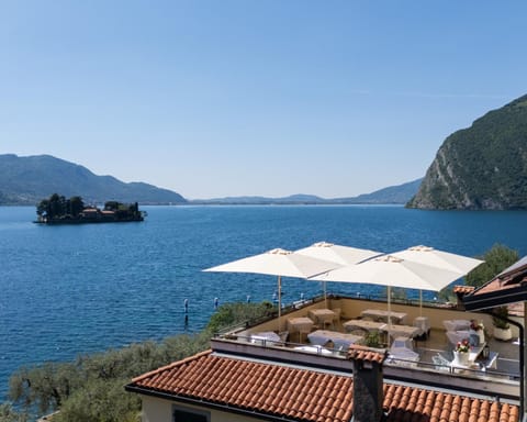 Day, Natural landscape, Balcony/Terrace, Lake view, Mountain view