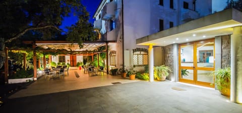 Property building, Facade/entrance