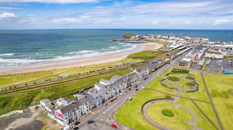 Cosy Dog-Friendly by West Strand - Dunluce Park 1 Apartment in Portrush