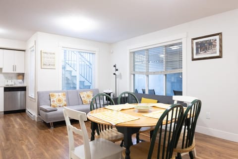 Modern yet comfy 3 bed suite in Surrey House in Surrey