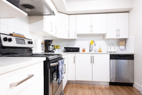 Modern yet comfy 3 bed suite in Surrey House in Surrey