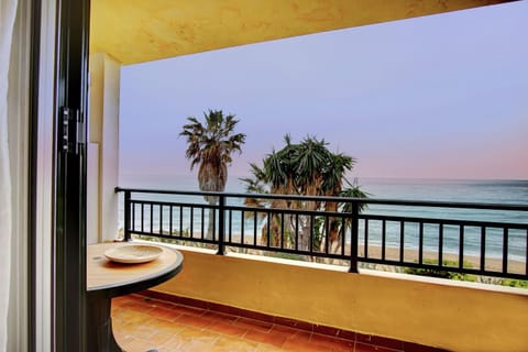 Property building, Balcony/Terrace, Sea view
