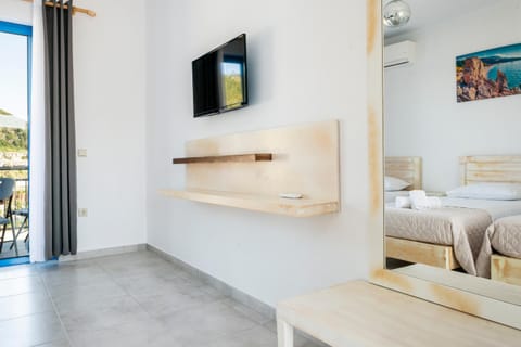 Communal lounge/ TV room, Bed, Photo of the whole room, Bedroom, air conditioner