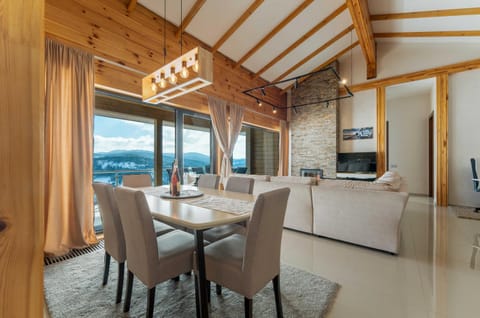 Natural landscape, TV and multimedia, Living room, Seating area, Dining area