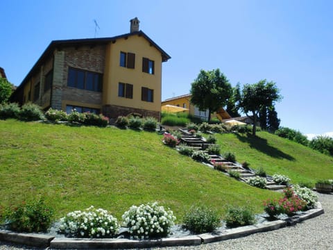 Facade/entrance, Garden