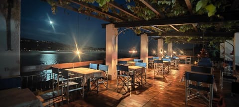 View (from property/room), Balcony/Terrace, Lake view