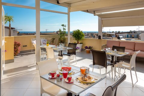 Day, View (from property/room), Balcony/Terrace, Food and drinks, Dining area, Food, Sea view, Breakfast, Continental breakfast