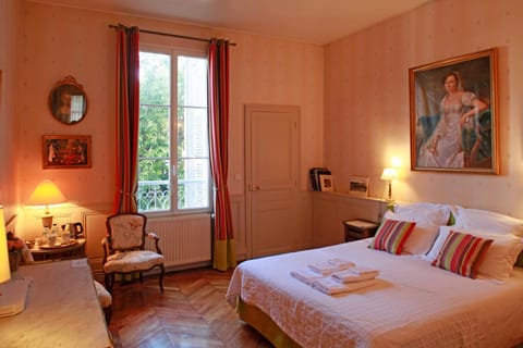 Bed, Coffee/tea facilities, Photo of the whole room, Seating area