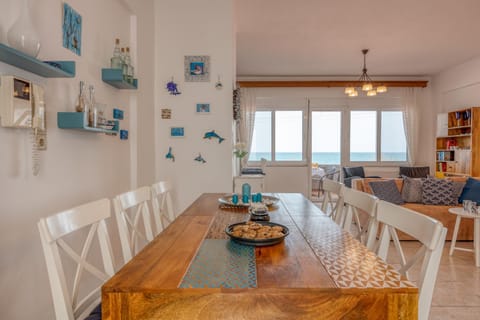 View (from property/room), Balcony/Terrace, Seating area, Dining area, Sea view