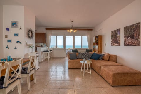 View (from property/room), Living room, Seating area, Dining area, Sea view